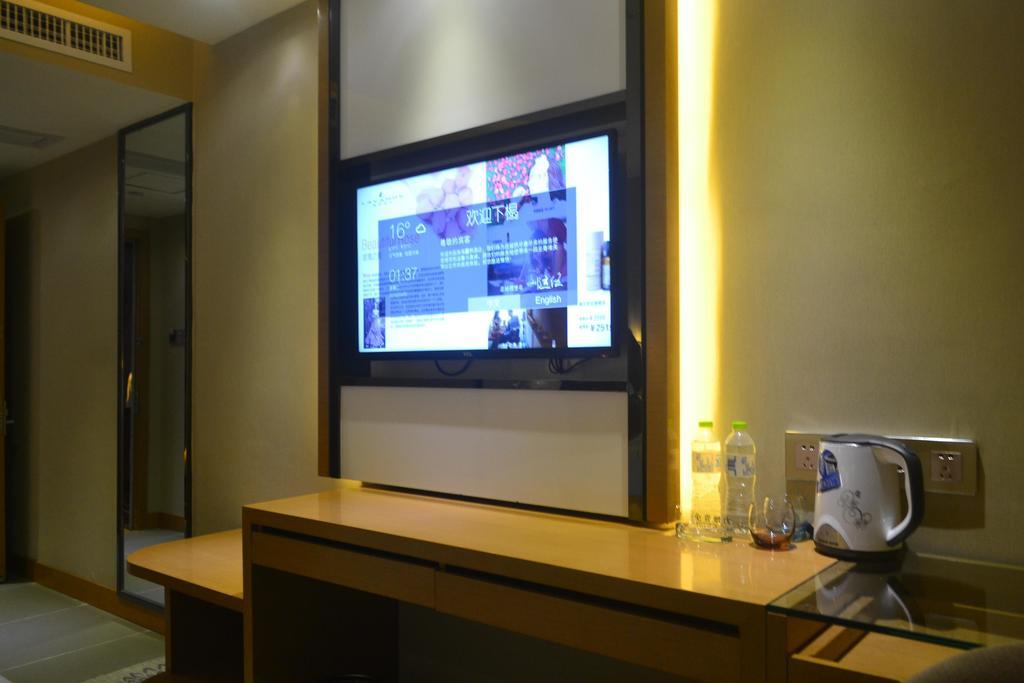 Lavande Hotel Zhuhai Gongbei Port Square Exterior photo