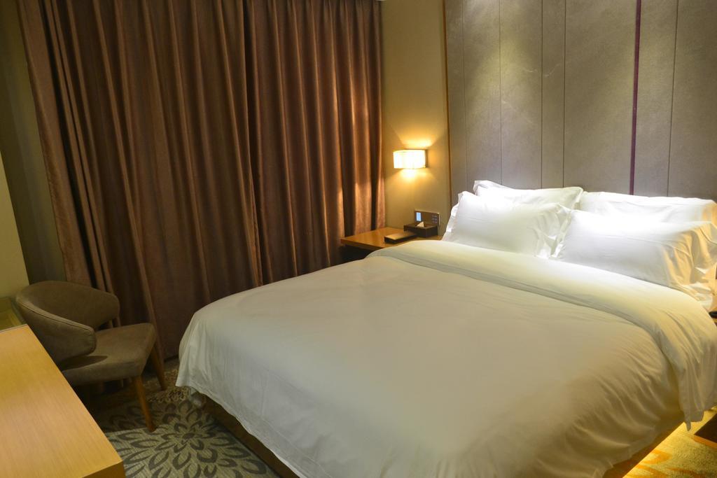 Lavande Hotel Zhuhai Gongbei Port Square Room photo