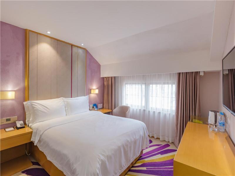 Lavande Hotel Zhuhai Gongbei Port Square Exterior photo